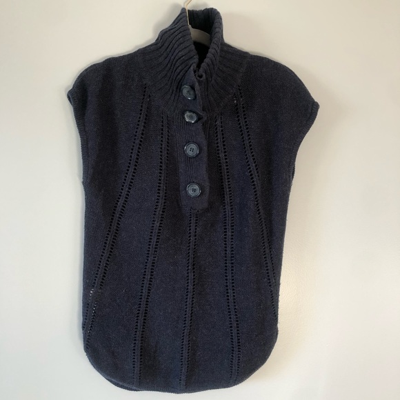 BCBGMaxAzria Sweaters - BCBGMAXAZRIA Sweater/Vest